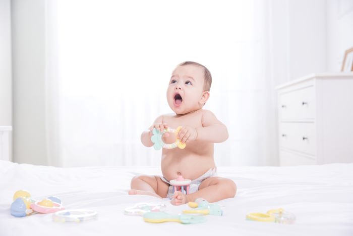 1640425739178749.jpg 摄图网_501346697_可爱婴儿玩玩具(企业商用).jpg