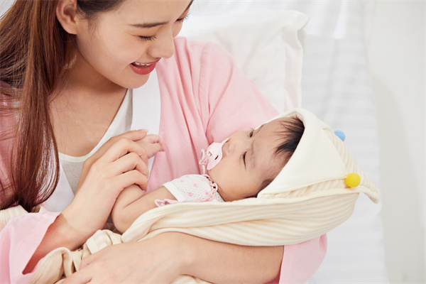 1657875932513453.jpg 摄图网_501694235_月子中心宝妈和宝宝温馨互动(企业商用).jpg