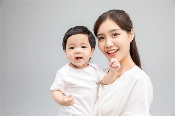 1657963184909203.jpg 摄图网_501659830_年轻妈妈和宝宝形象(企业商用).jpg