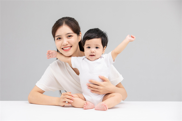 1658304364927918.jpg 摄图网_501659851_年轻妈妈和宝宝(企业商用).jpg