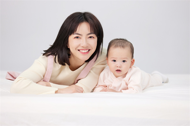 1663031386117164.jpg 摄图网_501728687_月嫂与新生幼儿形象(企业商用).jpg