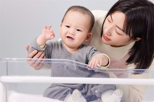 1665969546578958.jpg 摄图网_501725307_怕生的婴儿排斥月嫂的小宝宝(企业商用).jpg